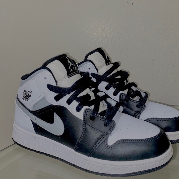 Air Jordan 1 White Shadow (Size 6.5Y Big Kids)